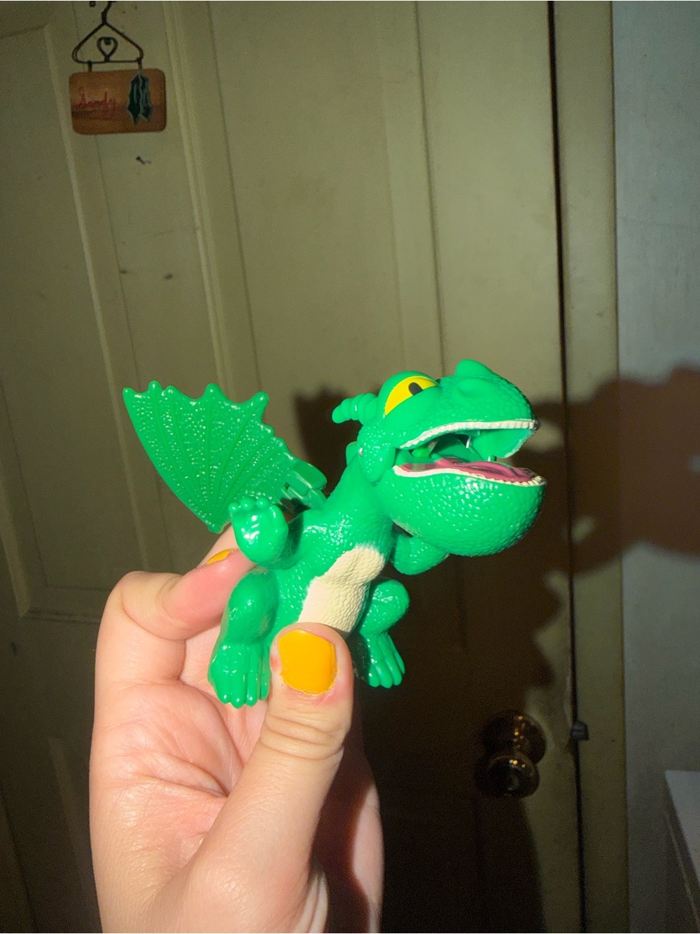 Green death How to Train Your Dragon dragon toy missing a wing